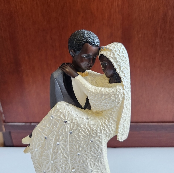 "Forever I Do" Bride and Groom Wedding Figurine - Picture 2 of 5